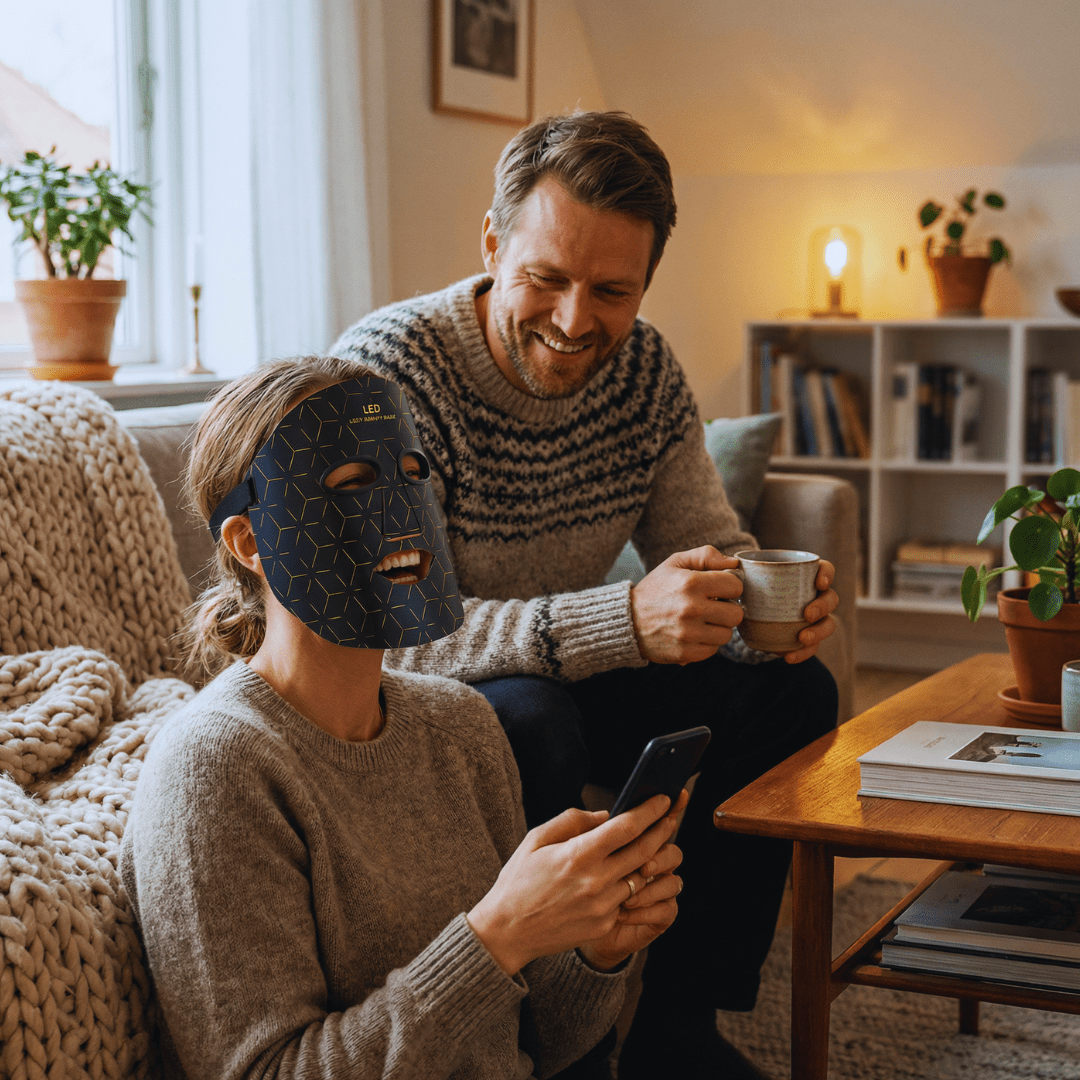 RenewLabs™ GlowMask Pro – LED Ansigtsmaske med 4 Lysfarver (660nm, 850nm, 415nm & 605nm) - infrarød lysterapi - Bærbar Infrarød Lysterapi - RenewLabs