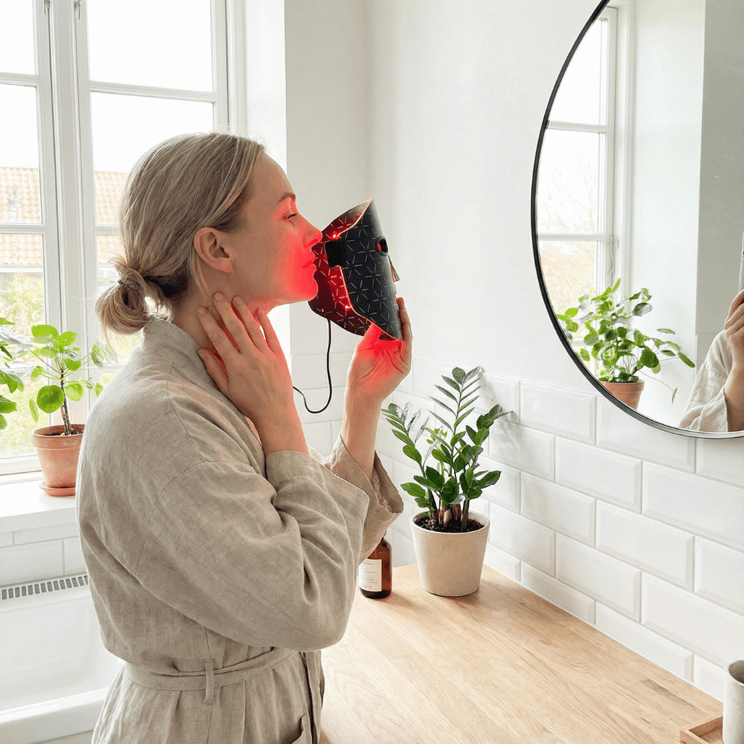 RenewLabs™ GlowMask Pro – LED Ansigtsmaske med 4 Lysfarver (660nm, 850nm, 415nm & 605nm) - infrarød lysterapi - Bærbar Infrarød Lysterapi - RenewLabs
